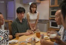 带着妻子从城市搬到乡下居住，热心的邻居来帮忙，没想到夜里老婆被侵犯-解解图解